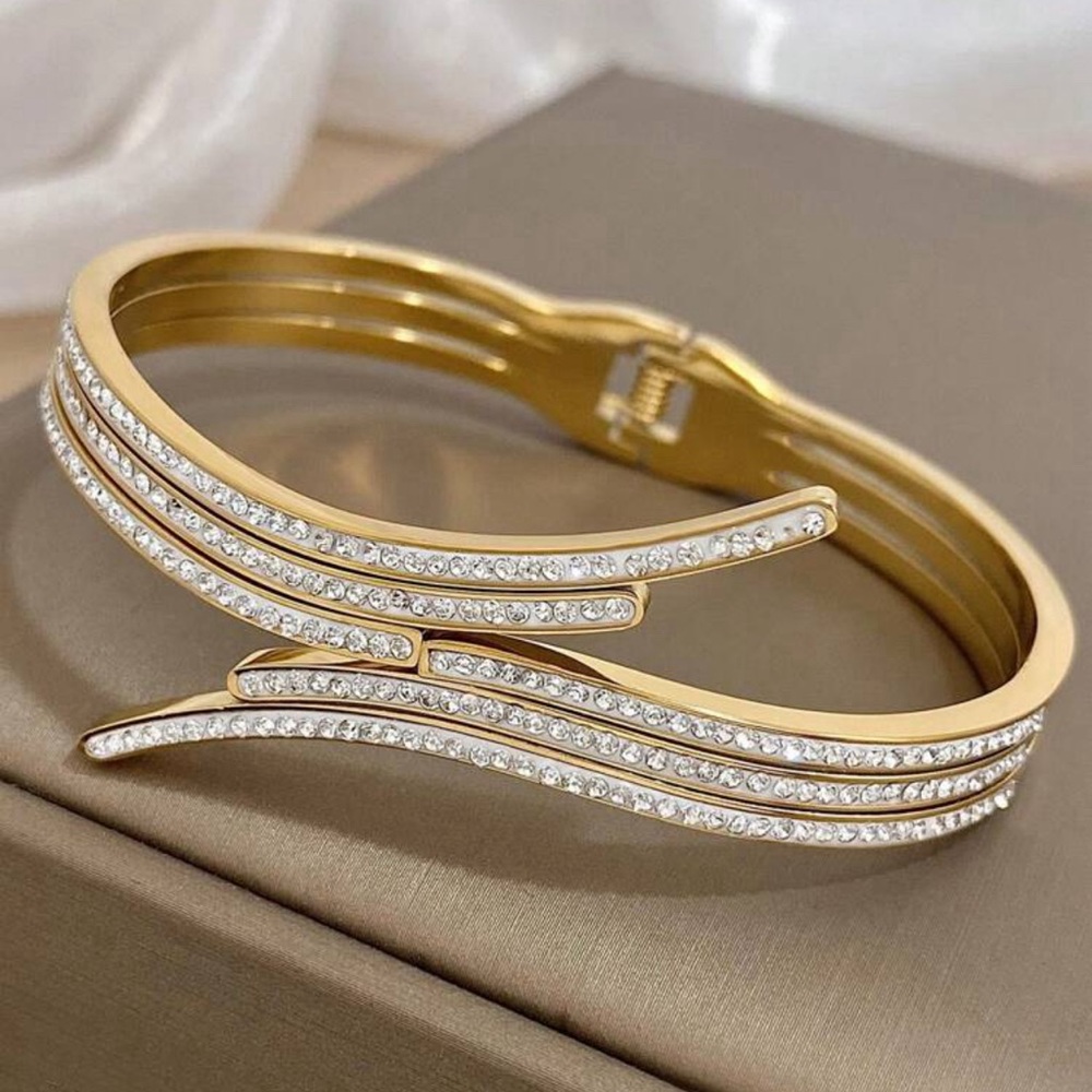 Unique Design Gold Color Stainless Steel Bracelet For Women - Picture 2 of 7